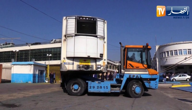 إنطلاق أول رحلة لنقل البضائع عبر باخرة الشركة الوطنية للنقل البحري للمسافرين