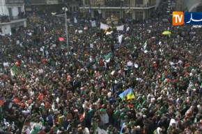 الجزائريين لم تمنعهم الأمطار من مواصلة حراكهم السلمي..شعارات موحدة “ترحلو يعني ترحلو”