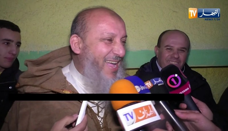 غرائب الكرة الجزائرية.. لحلو ببرنامج إنتخابي لا يموت وحناشي بوجهين !!