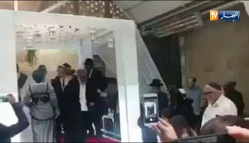 مستوطنون يدنسون الحرم الإبراهيمى