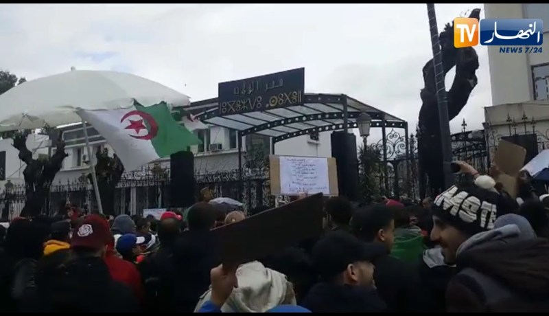 مسيرات سلمية تجوب ولاية البليدة رفضا للنظام