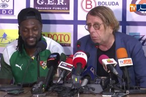 ندوة صحفية لمدرب الطوغو كلود لوروا عقب الخسارة أمام الخضر