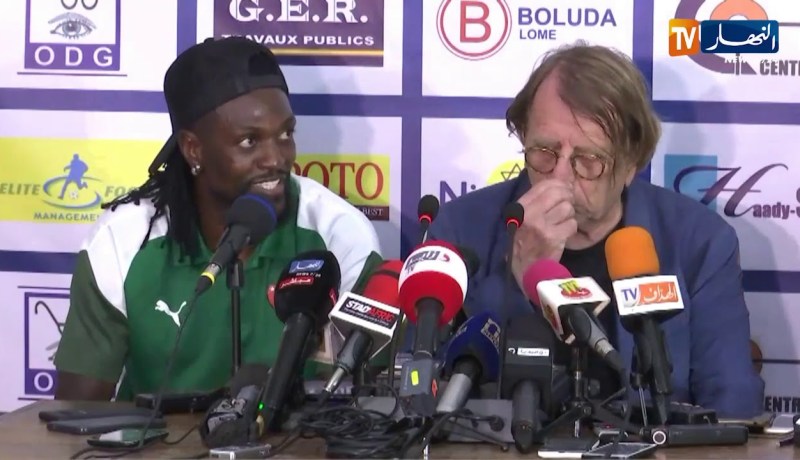 أديبايور: محرز لاعب كبير ويستطيع فعل الكثير