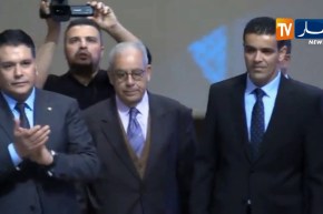 وهران: معاذ بوشارب منسق هيئة تسيير الأفلان ينشط لقاء جهوي لمناضلي الحزب