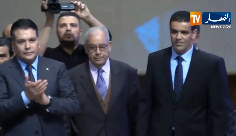 وهران: معاذ بوشارب منسق هيئة تسيير الأفلان ينشط لقاء جهوي لمناضلي الحزب