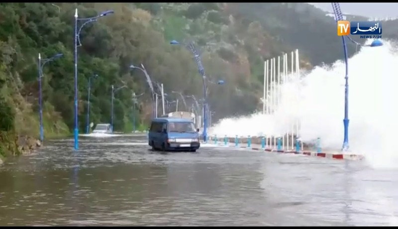 سكيكدة/ أمواج عاتية تفوق 7 أمتار تغلق الطريق البحري سطورة