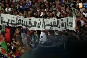 الشناوة يهاجمون إدارة العميد على طريقتهم