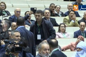 قصر المؤتمرات/ مناوشات بين أعضاء اللجنة المركزية للأفلان