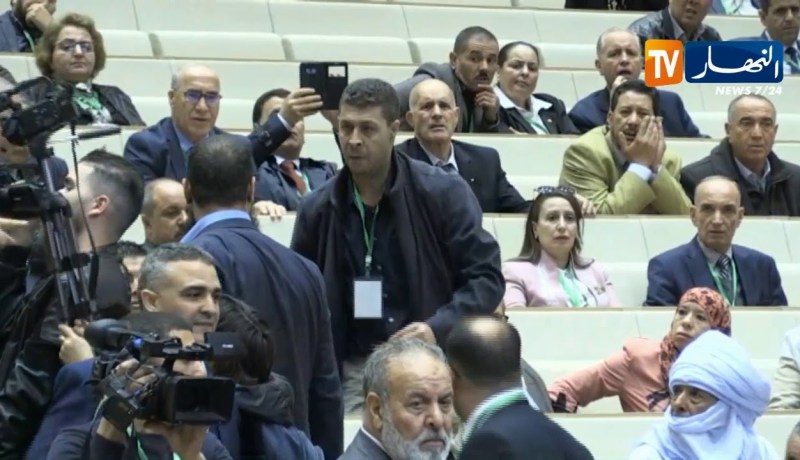 قصر المؤتمرات/ مناوشات بين أعضاء اللجنة المركزية للأفلان