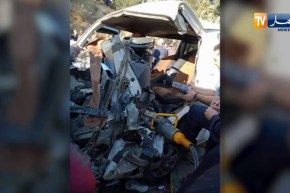 بجاية: وفاة شخص وإصابة 9 آخرين في حادث إصطدام حافلة بشاحنة بالطريق الوطني رقم 26