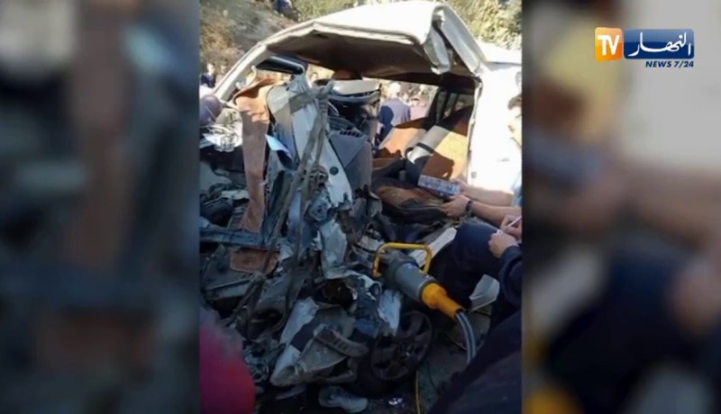 بجاية: وفاة شخص وإصابة 9 آخرين في حادث إصطدام حافلة بشاحنة بالطريق الوطني رقم 26