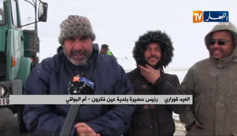 أم البواقي/ الدرك الوطني يتدخل لتسهيل حركة المرور جراء تساقط الثلوج