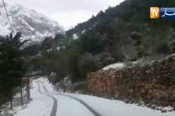تيزي وزو: الثلوج بأعالي جبال آث أرڨان بواضية