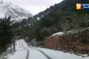 تيزي وزو: الثلوج بأعالي جبال آث أرڨان بواضية