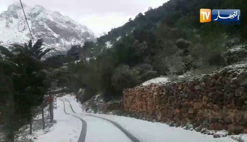 تيزي وزو: الثلوج بأعالي جبال آث أرڨان بواضية