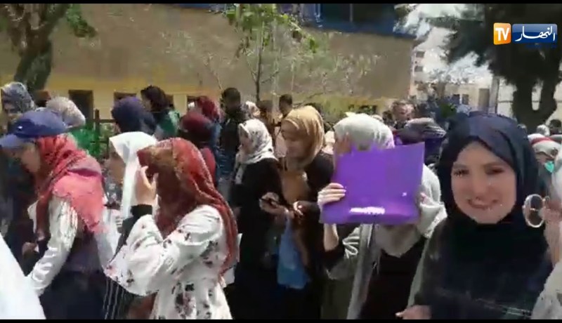 سطيف/ مسيرات حاشدة من الطلبة إلى مقر الولاية مطالبة برحيل العصابة