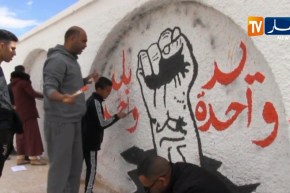 بسكرة: شباب متطوع يقوم بعملية تهيئة لساحة العربي بن مهيدي