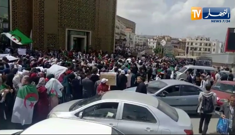 قسنطينة : مسيرة سلمية حاشدة لطلبة وأساتذة الجامعات