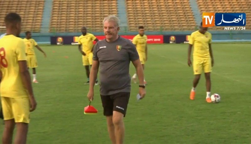 الحصة التدريبية الأخيرة للمنتخب الغيني قبل مواجهة الجزائر في ثمن النهائي