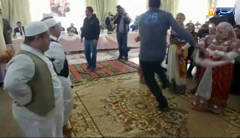 عصاد يشارك في الاحتفالات الرسمية بيناير من دار المسنين بعنابة