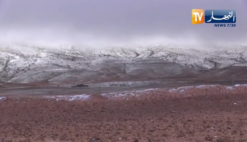 النعامة : جبل عيسى ببلدية العين الصفراء يكتسي الحلة البيضاء