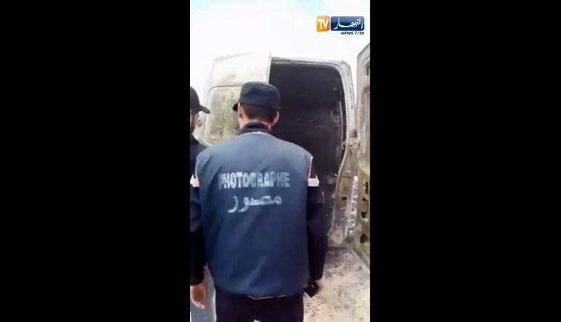 النيران تلتهم سيارة نفعية في النعامة