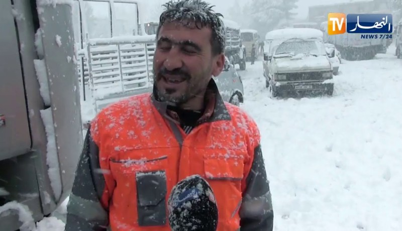 سطيف: طرق مقطوعة بسبب تراكم الثلوج