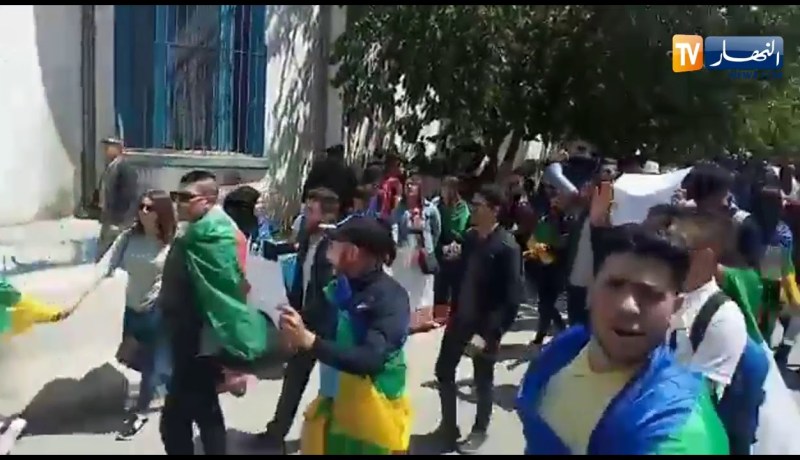 تيزي وزو/ الجامعيون في مسيرات حاشدة مطالبن برحيل العصابة