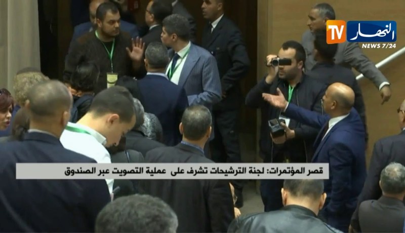 قصر المؤتمرات: مناوشات بين أعضاء اللجنة المركزية قبل عملية التصويت