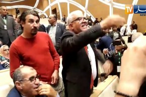 تخلطت في قصر المؤتمرات.. مناوشات بين أعضاء اللجنة المركزية لإنتخاب أمين عام للأفلان