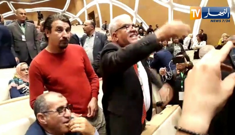 تخلطت في قصر المؤتمرات.. مناوشات بين أعضاء اللجنة المركزية لإنتخاب أمين عام للأفلان