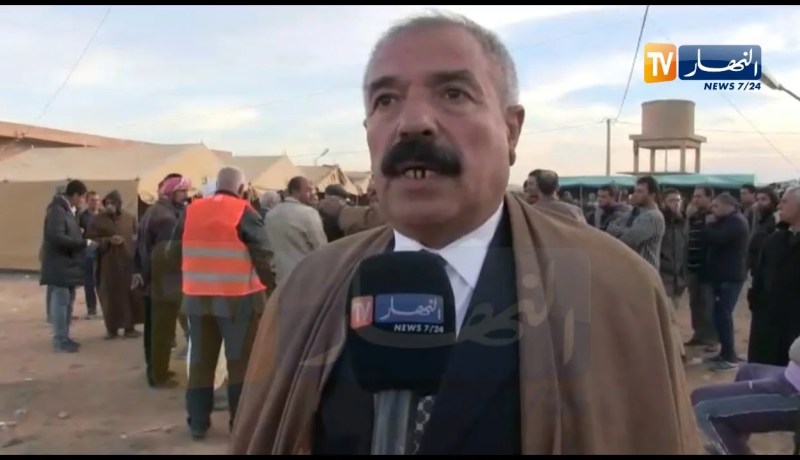 شاهد رد فعل أعيان بلدية الحوامد بعد حادثة رفض المواطنين السماح للوفد الوزاري بإلقاء نظرة عن الحفرة