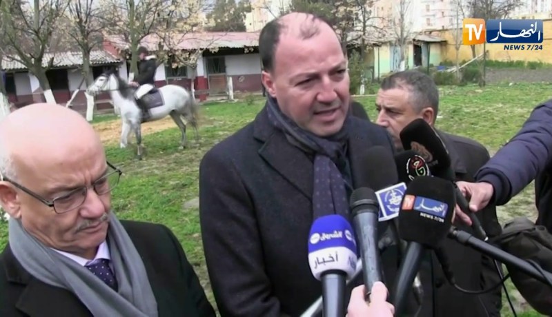 وزير الشباب والرياضة يقوم بزيارة تفقدية للمنشآت الرياضية والشبانية بتيارت