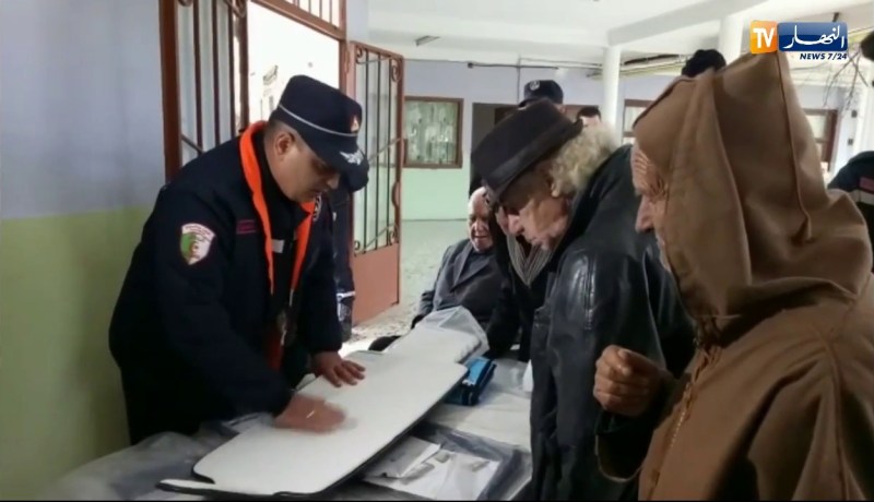 الحماية المدنية للعاصمة تحتفل بيومها المغاربي في دار العجزة بسيدي موسى