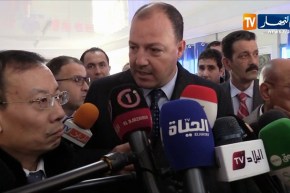 وزير الشباب والرياضة يقوم بزيارة تفقدية لملاعب براقي الدويرة وتيزي وزو