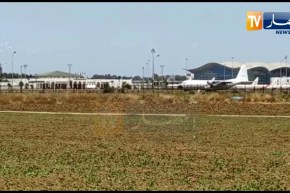 لحظة نزول الطائرة التي تحمل 24 رفات من قادة المقاومة الشعبية في مطار هواري بومدين