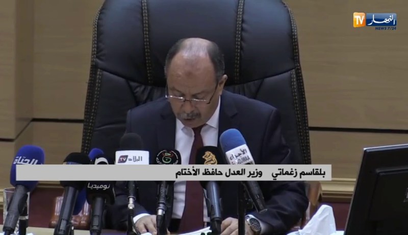 وزير العدل في لقاء مع الإطارات والرؤساء ومحافظي الدولة لدى المحاكم الإدارية