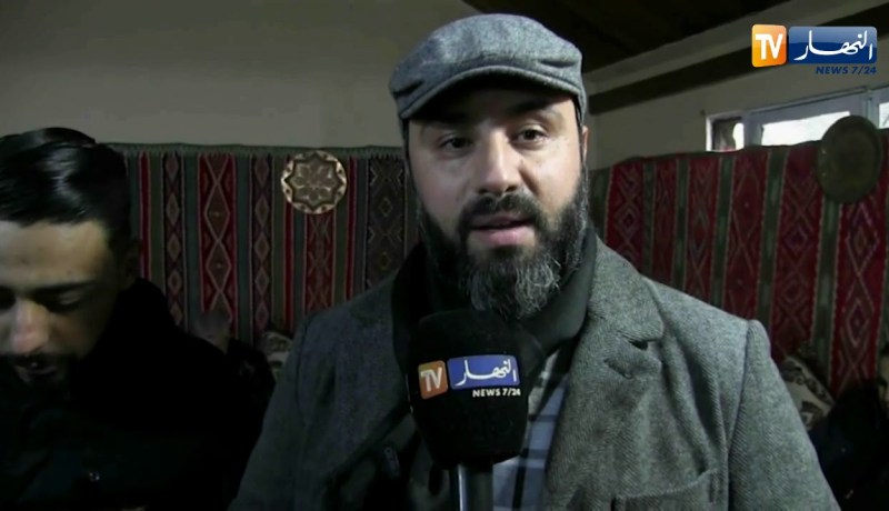 وزير الشباب والرياضة يكرم عائلة اللاعب الدولي السابق المرحوم الطاهر بن فرحات