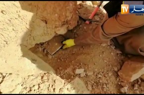 “غرداية ..”العثور على مصحف مدنس داخل قبر وطلاسم وصور مستعملة للسحر