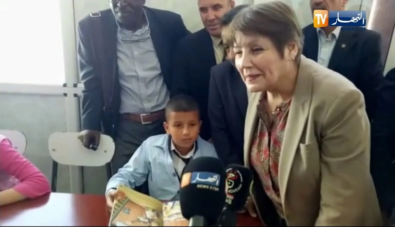 بن غبريت تتفقد  مدرسة بودة بوزيان ببلدية سيدي لحسن بولاية سيدي بلعباس