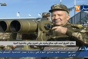 دفاع: الفريق أحمد قايد صالح يشرف على تمرين بياني بذخيرة الحية