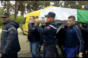 وصول جثمان “فاطمة أوزقان” زوجة الشهيد “عبد الرحمان رباعين” إلى مقبرة العالية بالعاصمة