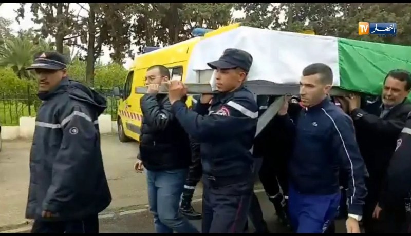 وصول جثمان “فاطمة أوزقان” زوجة الشهيد “عبد الرحمان رباعين” إلى مقبرة العالية بالعاصمة