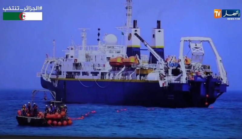 وهران: تدشين نظام الوصلة البحرية للأياف البصرية