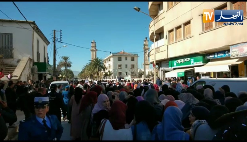 سكيكدة: طلبة المدرسة العليا يخرجون في مسيرة سلمية ضد ترشح بوتفليقة لعهدة جديدة