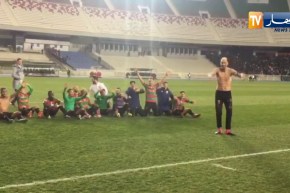 فرحة لاعبي المولودية بالفوز على شباب قسنطينة