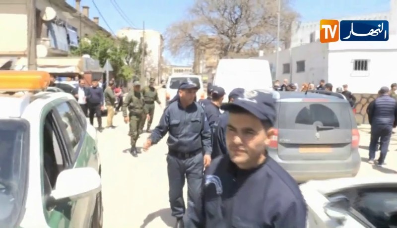 شاهد..لحظة وصول الإخوة “كونيناف” إلى سجن الحراش