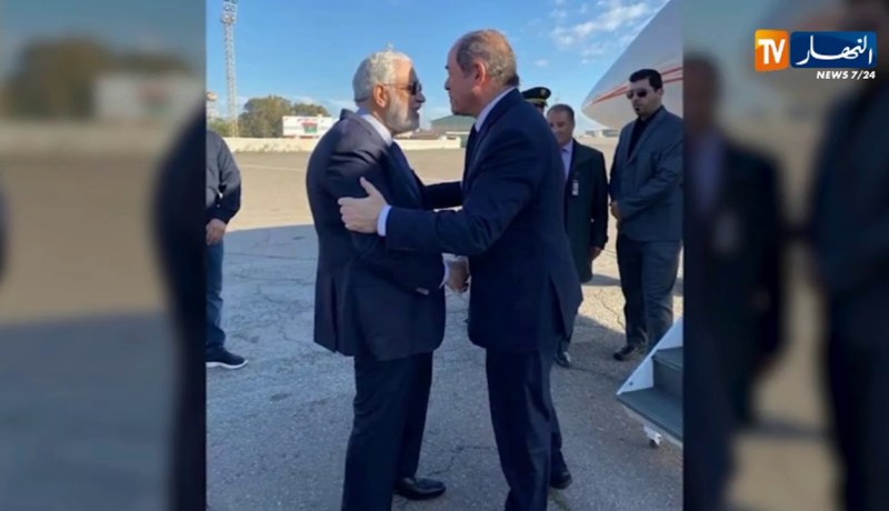 وزير الخارجية “صبري بوقادوم” يصل العاصمة طرابلس في إطار مسعى الجزائر لحل الأزمة الليبية سلميا