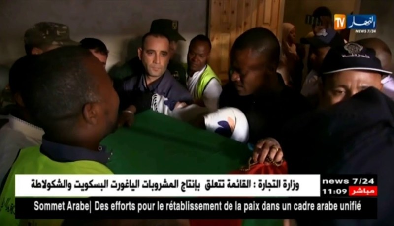 أدرار : سكان قصر سيدي يوسف يودعون الشهيد الرائد حفوظ عبد الحفيظ