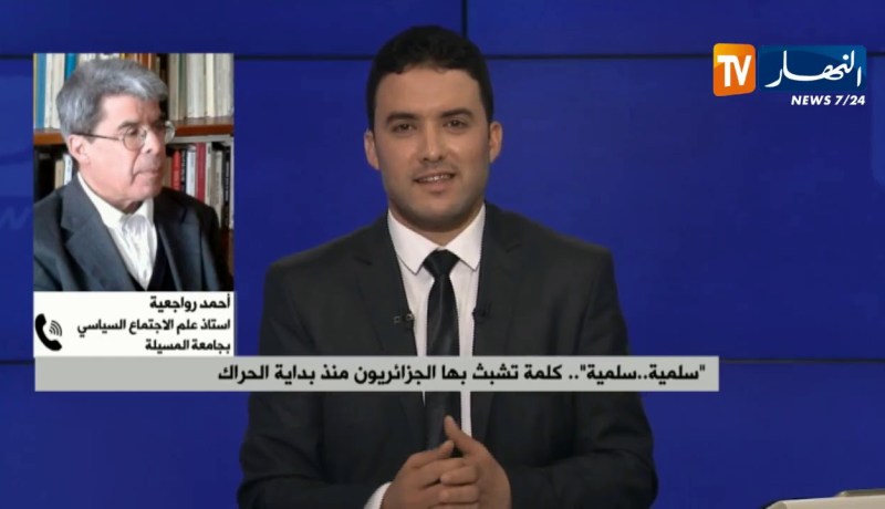 الجزائريون يبدعون في لافتات معبرة تجمع بين السياسة والحس الفني والفكاهي